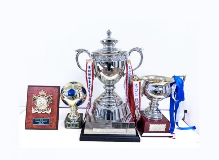 画像：トロフィーや盾
